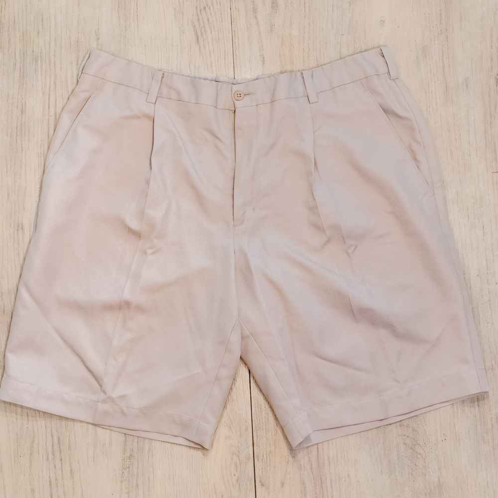 Nike Men's Cream Flat Front Shorts